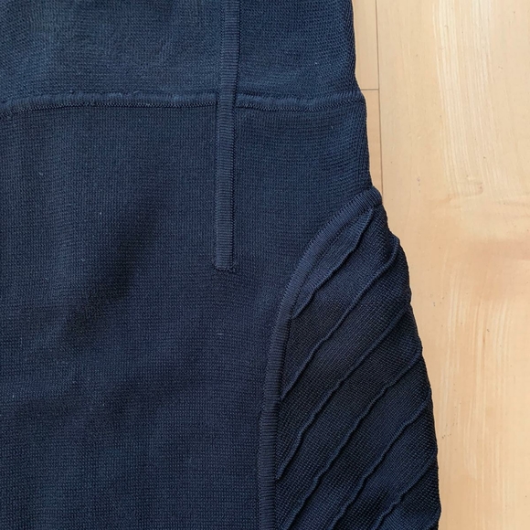 ARITZIA SKIRT - Picture 6 of 7